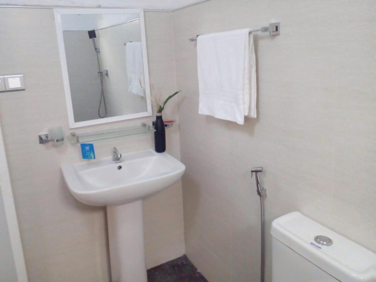 The Tourist Balcony Apartment Negombo Ngoại thất bức ảnh