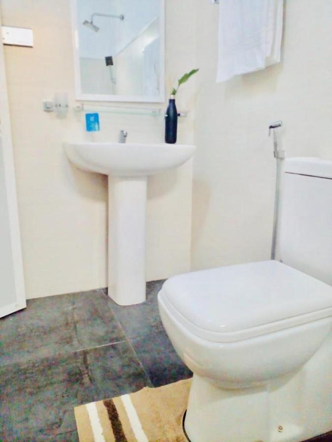 The Tourist Balcony Apartment Negombo Ngoại thất bức ảnh